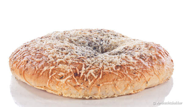 Italiaans desem breekbrood met olijf/tomaat en kaas